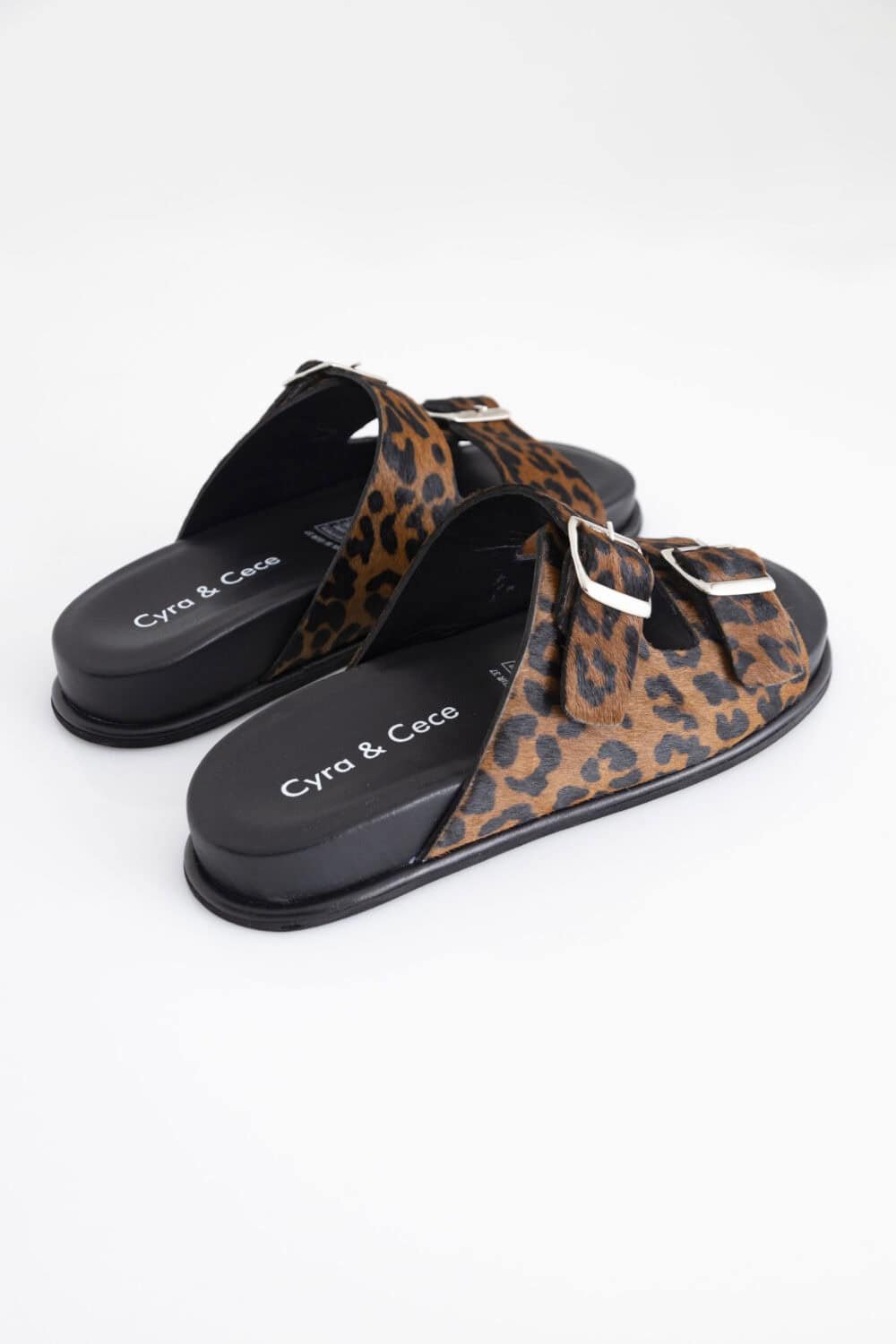 sandalias en cuero de leopardo